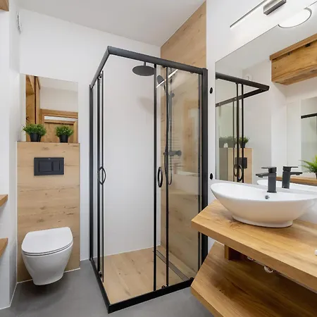 Memorable With Balcony In By Renters 아파트 *